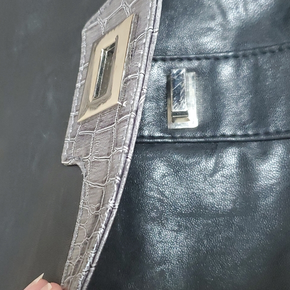 Faux Leather and Faux Snake Skin Laura Clutch style Bag with Wrist Strap - Picture 4 of 9